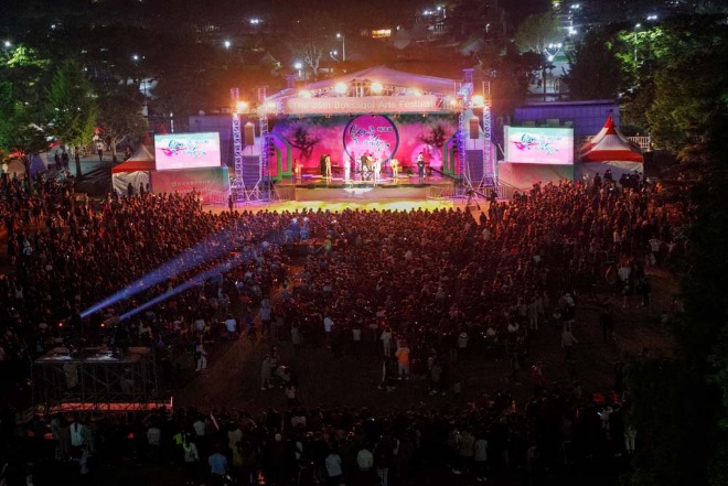 사본 -3-4.개막식(행사장관객).jpg