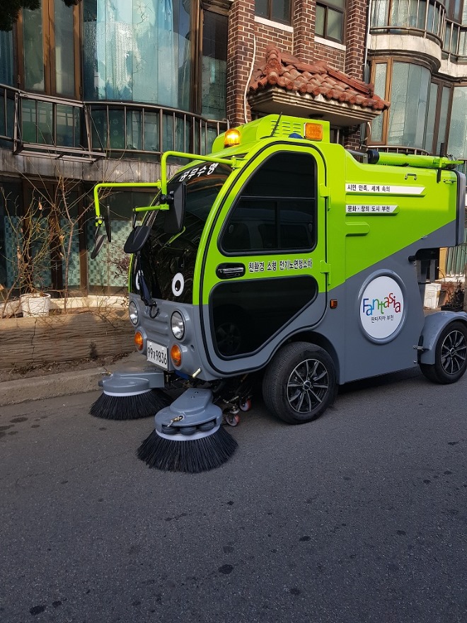 사본 -3-1.부천시+소형+도로청소차+청소+모습.jpg