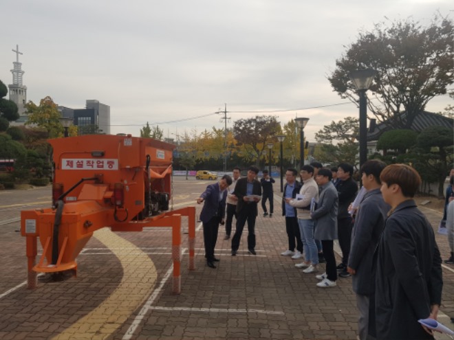 1-1.+도로제설+담당자+제설장비+사전운영+교육+모습.jpg